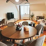 Old Town Escape With Stunning Skyline - Spacious 2bed Korter