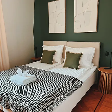 Old Town Luxury With Stunning Skyline - Spacious 2bed Talin