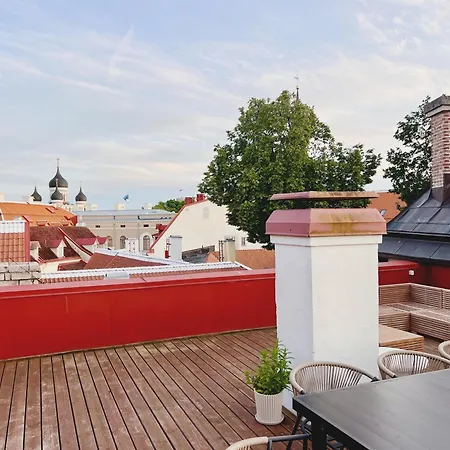 Huoneisto Old Town Escape With Stunning Skyline - Spacious 2bed Tallinna