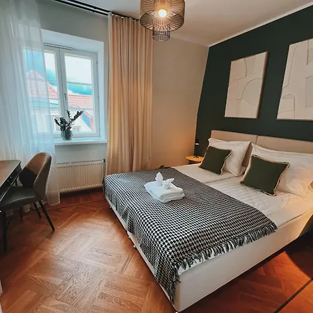 Old Town Luxury With Stunning Skyline - Spacious 2bed