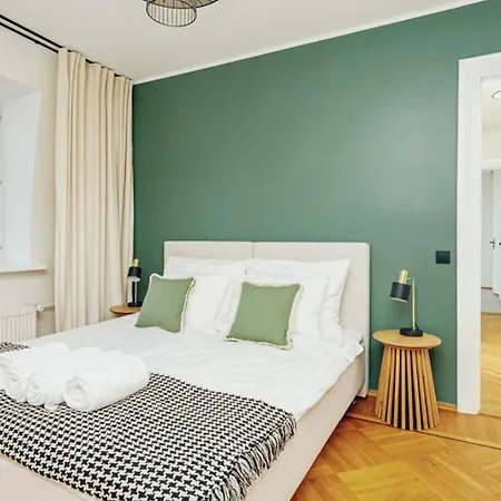 Daire Old Town Escape With Stunning Skyline - Spacious 2bed