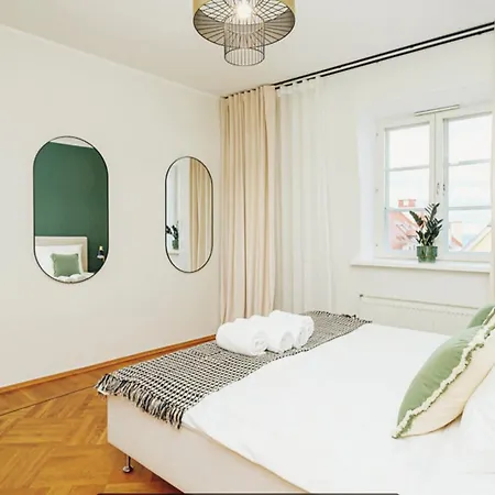 Daire Old Town Escape With Stunning Skyline - Spacious 2bed *