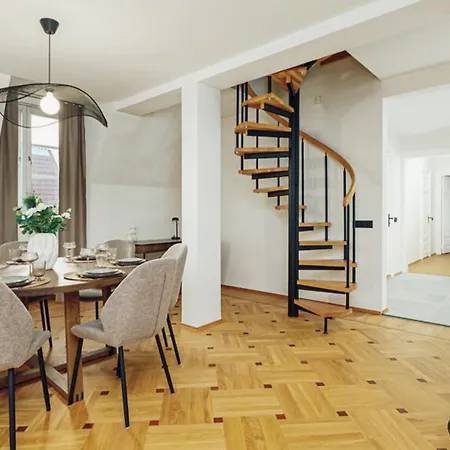 Daire Old Town Escape With Stunning Skyline - Spacious 2bed