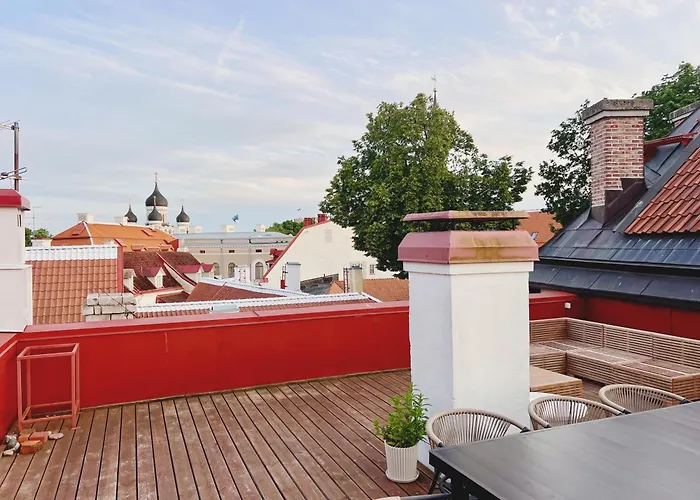 Daire Old Town Escape With Stunning Skyline - Spacious 2bed Tallinn