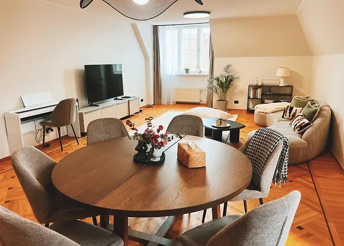 Old Town Escape With Stunning Skyline - Spacious 2bed 公寓