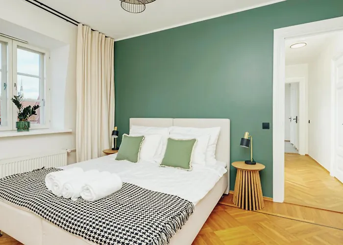 Daire Old Town Escape With Stunning Skyline - Spacious 2bed