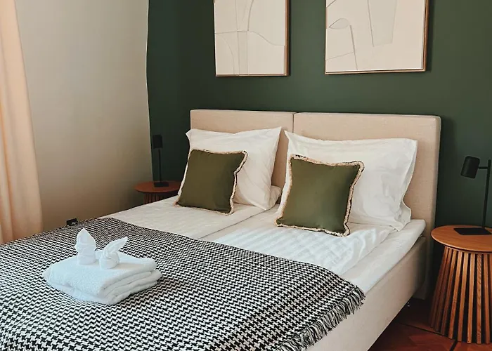 Old Town Escape With Stunning Skyline - Spacious 2bed טאלין