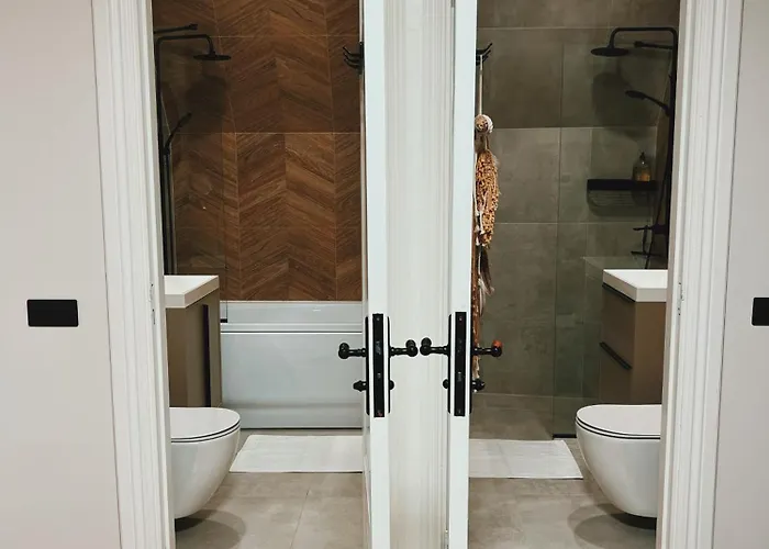 Old Town Escape With Stunning Skyline - Spacious 2bed דירה *