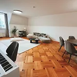 Lägenhet Old Town Escape With Stunning Skyline - Spacious 2bed Tallinn